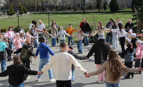 Як у Дрогобичі водили гаївки: добірка фото з храмів міста