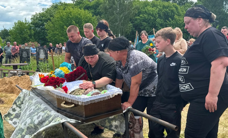 У Макошиному попрощалися із загиблим Захисником України Олегом Шаповалом