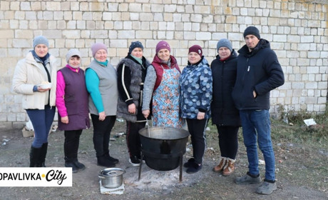 Самарчани тримають свій фронт - борщовий: годують захисників домашніми стравами