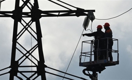 Забув опустити кузов: на Городоччині водій вантажівки Mercedes обірвав електромережі