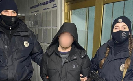 Кагарлицькі поліцейські затримали двох чоловіків, які побили та пограбували жінку в її будинку