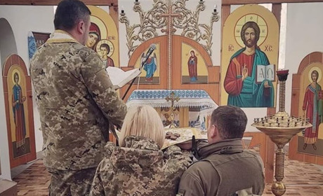 Кохання та війна: дві пари старокостянтинівців вирішили обвінчатися