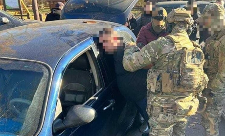 Чоловіка, який у Сарненському районі продавав російську зброю, засудили на три роки в’язниці