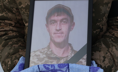 Южноукраїнська громада провела в останню путь полеглого захисника - Андрія Єременкова