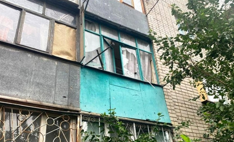 Окупанти атакують правобережжя Херсонщини: поцілили у житлові будинки, пункт видачі гумдопомоги