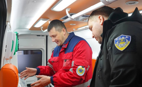 Сумський центр екстреної медичної допомоги отримав авто і старлінки