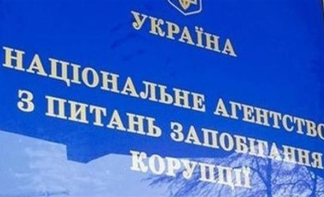 Паразитична піраміда слуг народу: система Банкової тріщить від скандалів