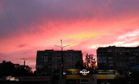 50 оттенков... неба: мелитопольцы делятся в соцсети красивыми снимками заката