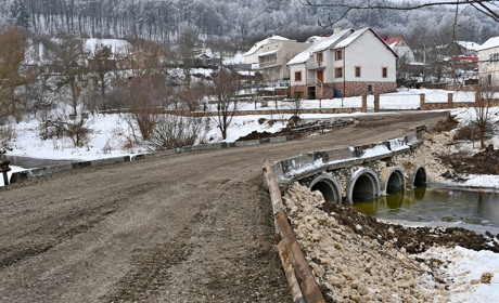 До уваги водіїв: у Теребовлі відкрили тимчасовий об’їзд для легківок закритого на ремонт мосту