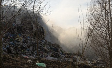Уже тиждень горить міське сміттєзвалище