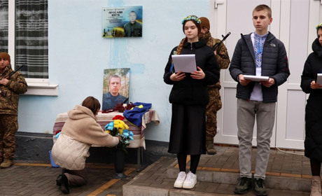 На території Івановецької гімназії 30 січня урочисто відкрили Меморіал Ярославу Безі