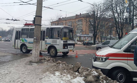 На Черкащині під колеса автобуса потрапила пенсіонерка