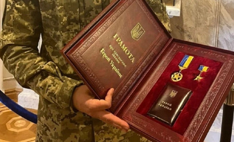 Хто зі звягелян вшанований званням Герой України: імена (частина І)