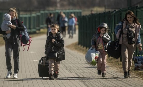 Німеччині скорочує допомогу українським біженцям, а у Польщі зростає втома від українців