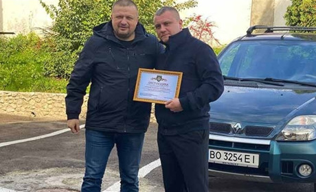 Поліцейським Кременця і Почаєва подарували автомобілі