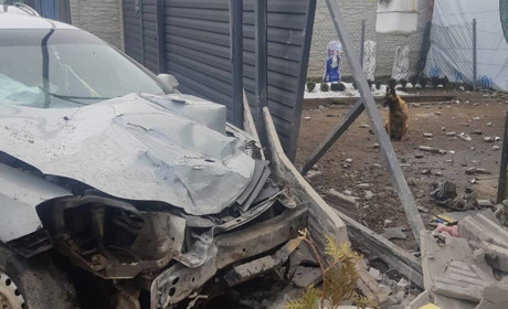 Наїхав на паркан: поліція Шостки встановлює обставини ДТП з травмованим водієм