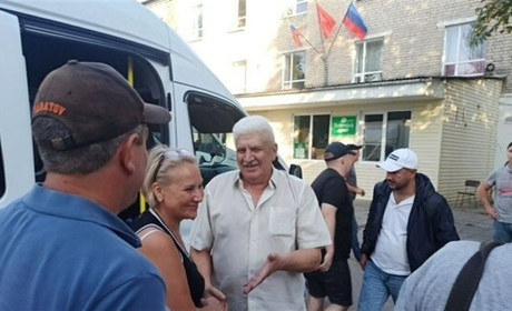 В окупованому Сватовому хворих лікуватимуть ескулапи з Саратова. Декого з них вже впізнали