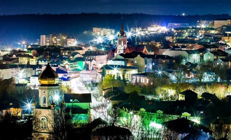 Від сьогодні у Чорткові відновили вуличне освітлення