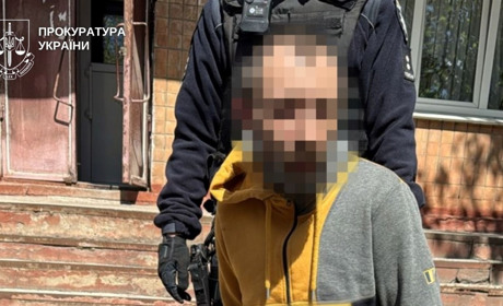 У Хмельницькому патрульні затримали чоловіка, який відкрив стрілянину посеред вулиці