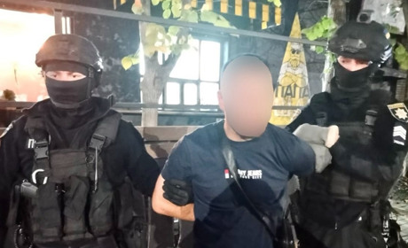 У центрі Вознесенська двоє чоловіків викрали автівку в знайомого