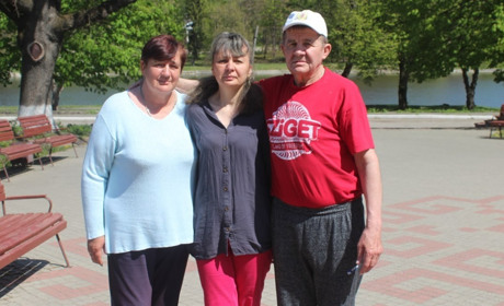 Без діла сидіти не звикли. Як родина із Золочева віддячує лісоводчанам за теплий прийом та турботу
