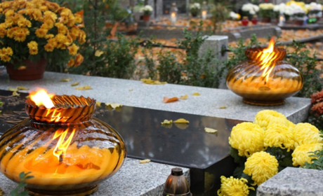 Поминальні дні-2025: коли йти на кладовище і що брати з собою