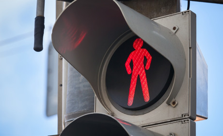 Пішоходів каратимуть за перехід дороги на червоне світло