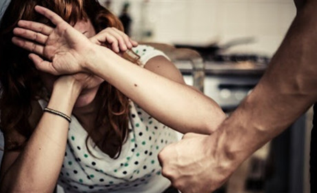 Мешканець Сватівського району постане перед судом за побиття жінок і погрозу вбивством: подробиці