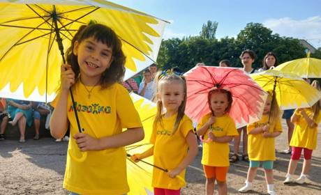 Танцюючи та співаючи, назбирали 9 700 на турелі: благодійний концерт від «Ерудит+» у Первомайську