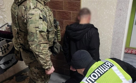 Організована злочинна група тероризувала родину військового у Звягелі: завершено розслідування