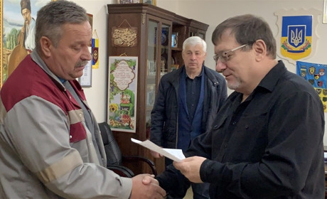 У Славуті працівнику комунального підприємства громади вручили ордер на службове житло