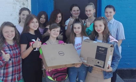 Попаснянська школа вкотре отримала подарунки від благодійного фонду Сергія Жадана