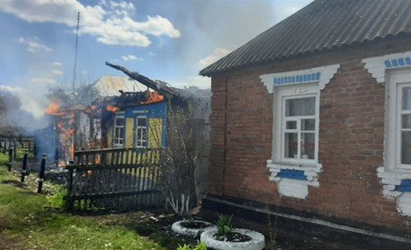 Пожежу в Кальченках вдалося повністю загасити за чотири з половиною години