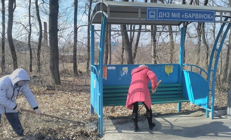 Жмеринчани активно прибирають території і кидають один одному виклик #trashtag