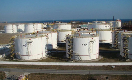 Українські військові вразили нафтобазу в Феодосії: що відомо