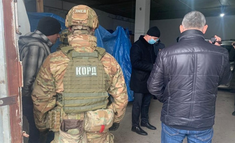 На Херсонщині викрили підпільний цех з виготовлення фальсифікованої горілки та коньяку