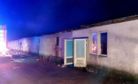 Ліквідовуючи пожежу на фермі рятувальники потрапили під повторний ворожий удар