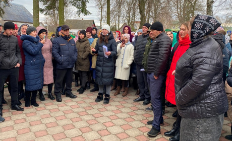 У селах на Сарненщині протестують проти дистанційного навчання та відсторонення вчителів