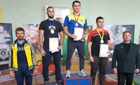 24 спортсмени змагалися в гирьовому турнірі у Переяславі