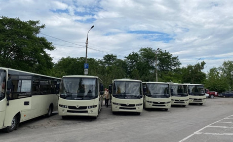 Нові автобуси у Херсоні вже вийшли на нові маршрути — розповідаємо, на які