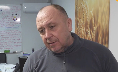 Віджимав техніку, землі та врожай місцевих. Як працюють фермери-зрадники у Генічеському районі