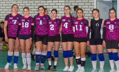 Глухівські волейболістки змагаються за першість у турнірі «Коропські сніжинки»: попереду ще фінал
