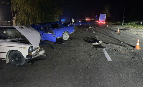 На трасі поблизу Шипинець зіткнулося двоє "жигулів", внаслідок ДТП травмовано 4 осіб