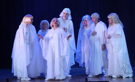 В Южноукраїнську відбулася прем’єра містичного детективу «Гра на вибування» від театру Нон-Стоп