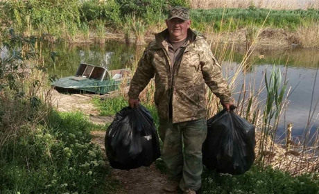 У День довкілля фахівці Нижньодністровського нацпарку прибирали сміття, яке принесло паводком