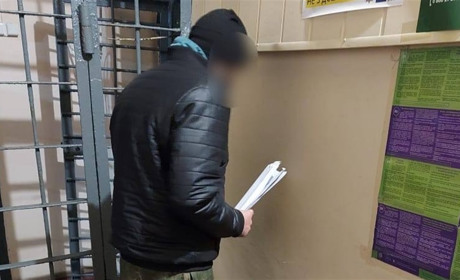 Здійснював незаконні «допити» містян: У Херсоні затримали ще одного зрадника