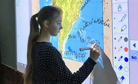 У другій школі нещодавно отримали сучасне мультимедійне забезпечення 