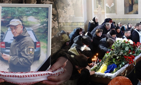 Останній шлях Героя: у Переяславі попрощалися з 40-річним захисником Андрієм Зінченком ВІДЕО