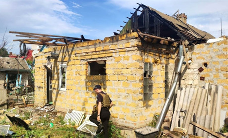 Ворожі обстріли на Херсонщині: пошкоджено лікарню, сільгосппідприємство, житлові будинки