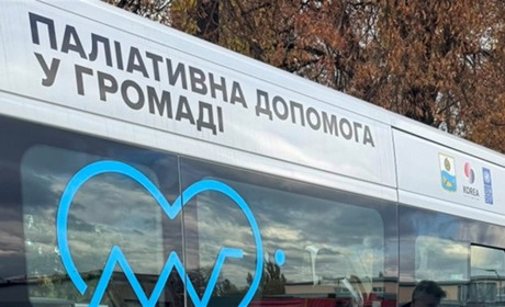 Шосткинська лікарня отримала спецтранспорт із підйомником від ООН